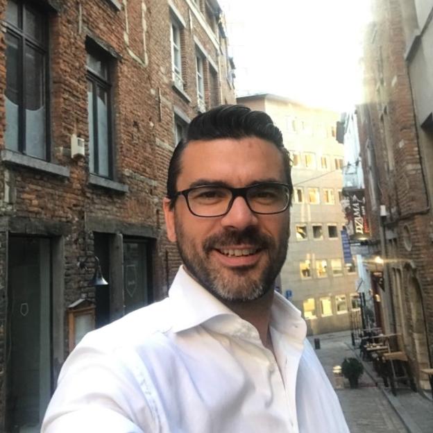 MatTous runs to kick