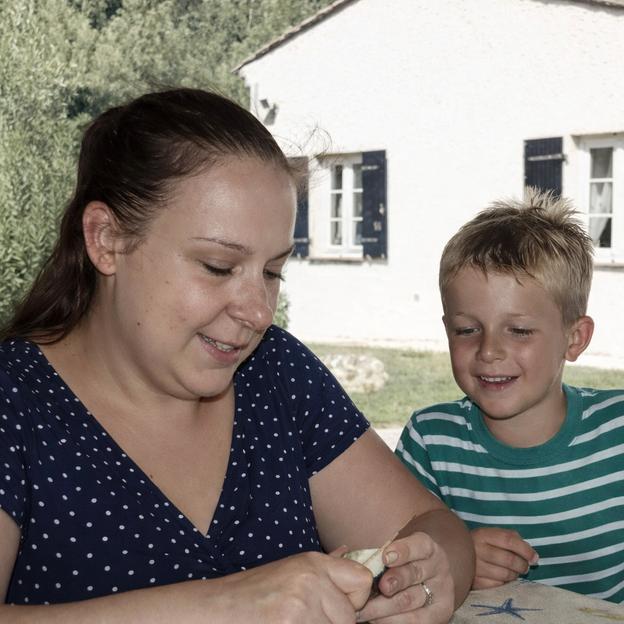 Carmen, Tante van Quinn