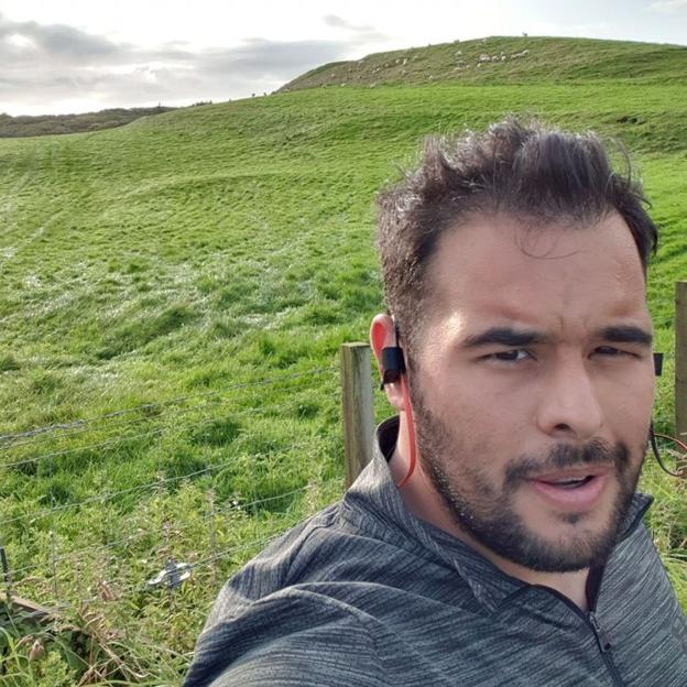 Tiago F. Kick cancer first round