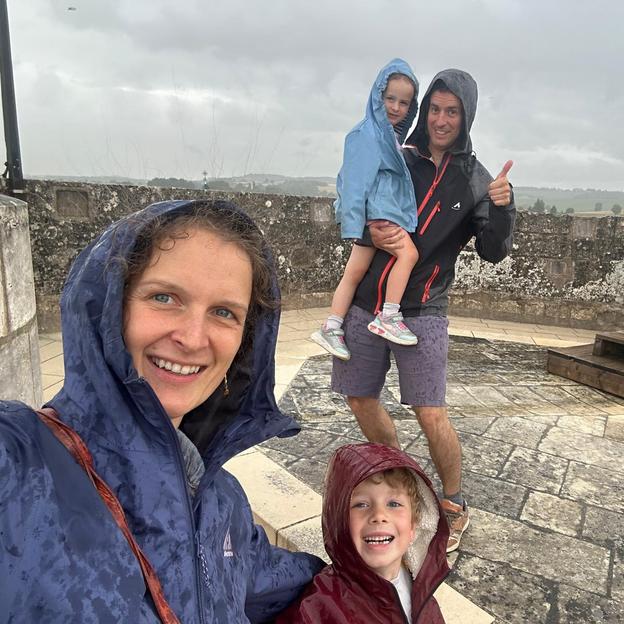 Caroline runs to kick