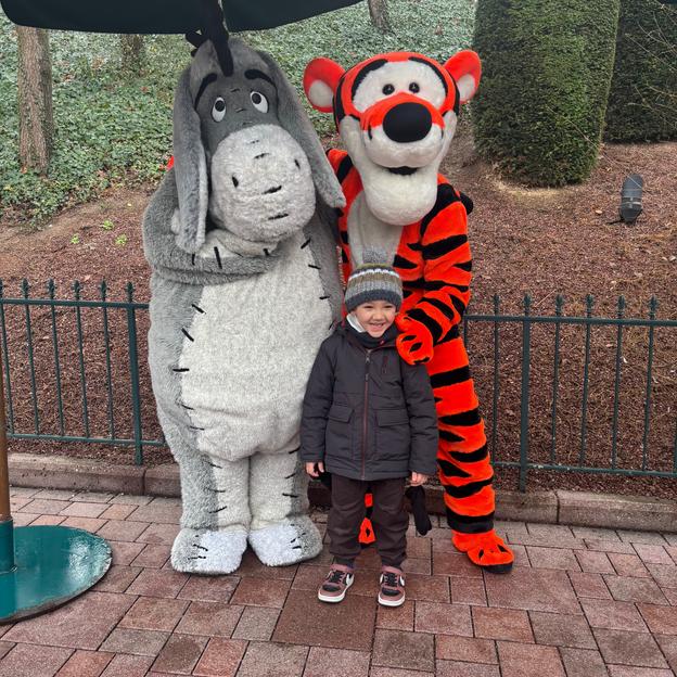 Lewis, voor Mega Georges