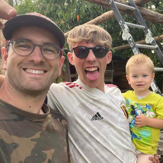 Gaspard court pour Victor