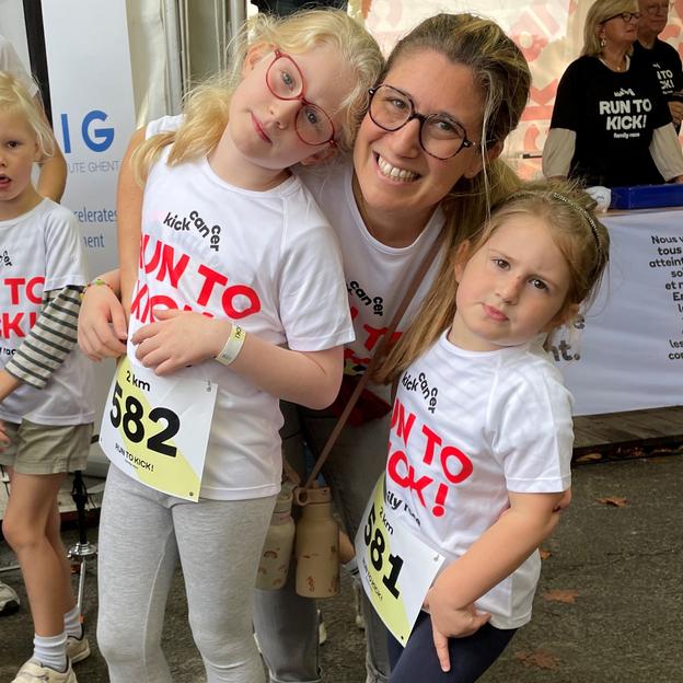 Yaël runs to kick !