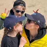 Doudou, à fond contre ce crabe