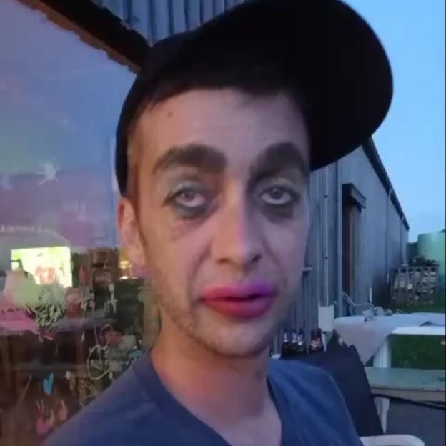 Loïc, le parrain du fils de l'ex de la tante de Juju (et aussi de Jeanne)