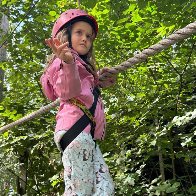 Lou, la sœur de Léo