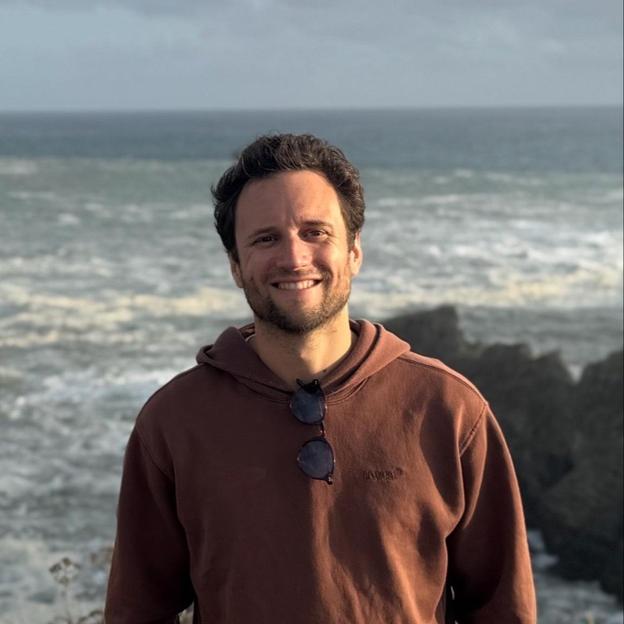 Etienne runs to kick