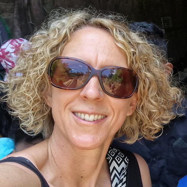 Mir sinn erem dobäi